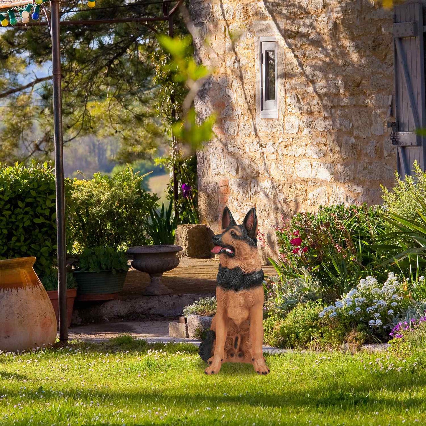 Dog statue - German shepherd
