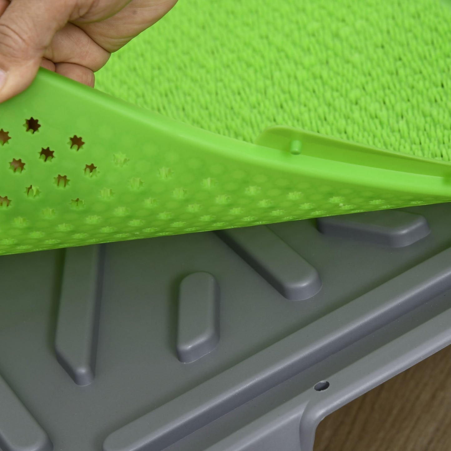 Dog potty training tray with 2 grass mats, 67 x 41 cm