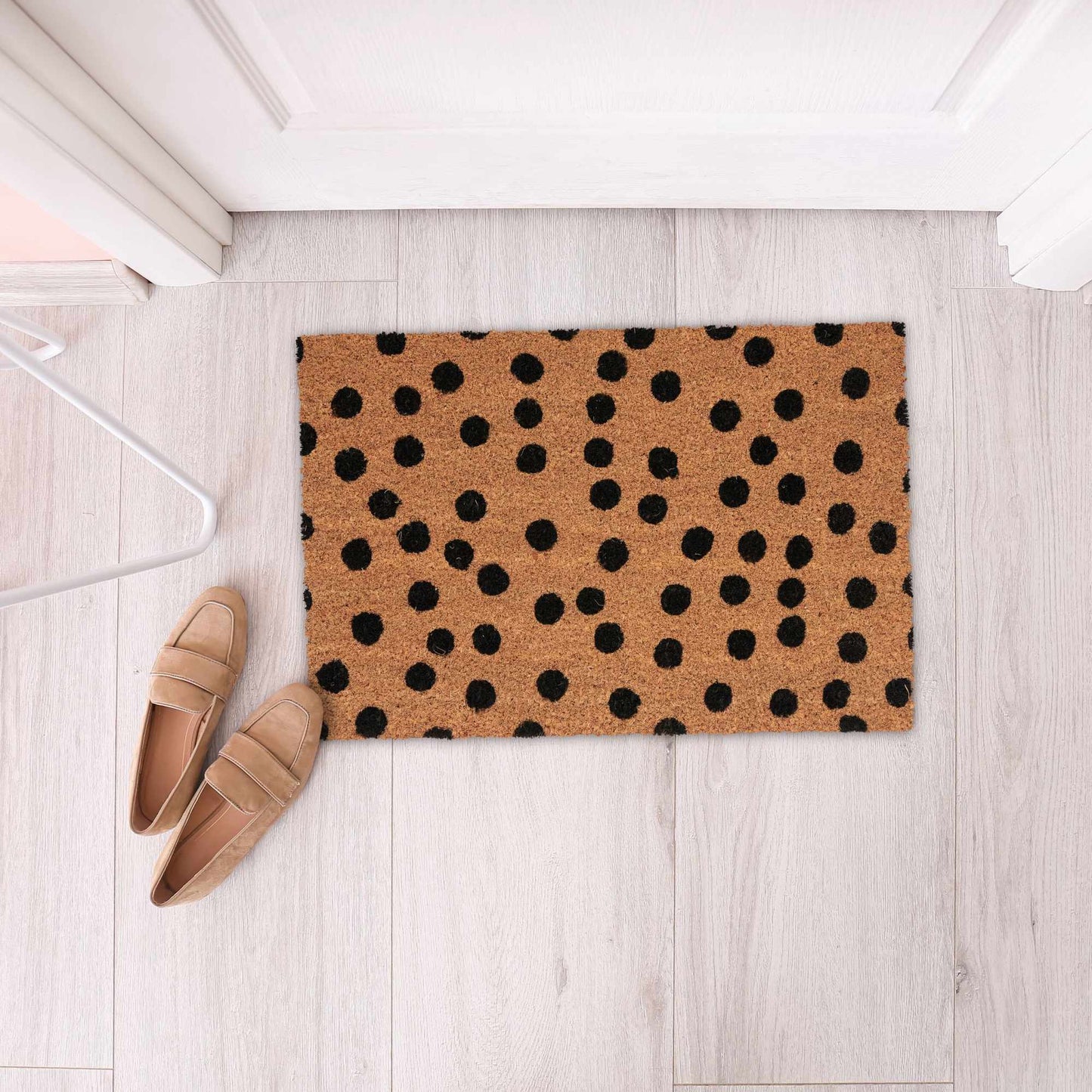 Door mat in coconut with dots