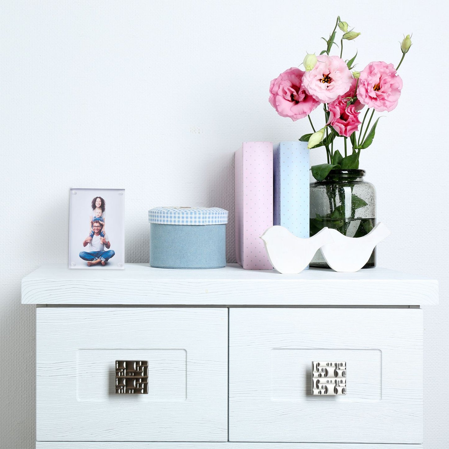 Double-sided picture frame in acrylic