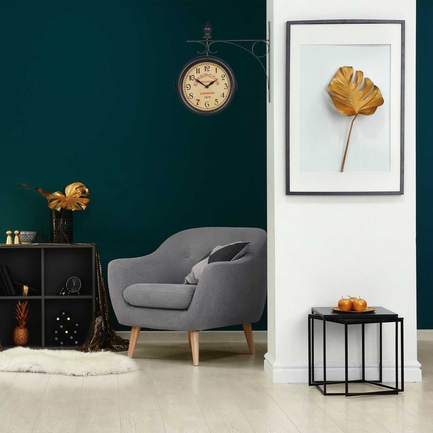 Double-sided station clock in black