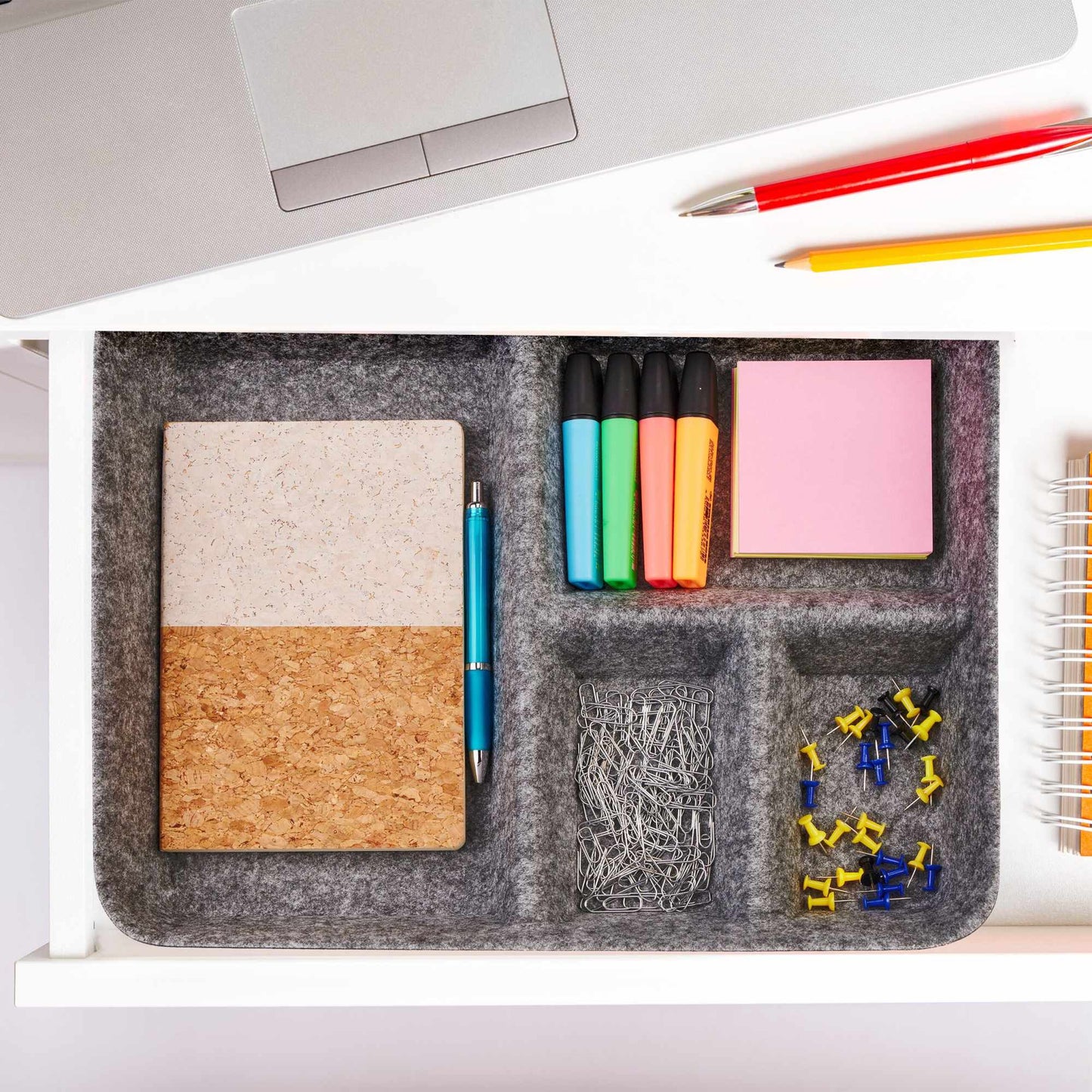 Drawer divider made of felt