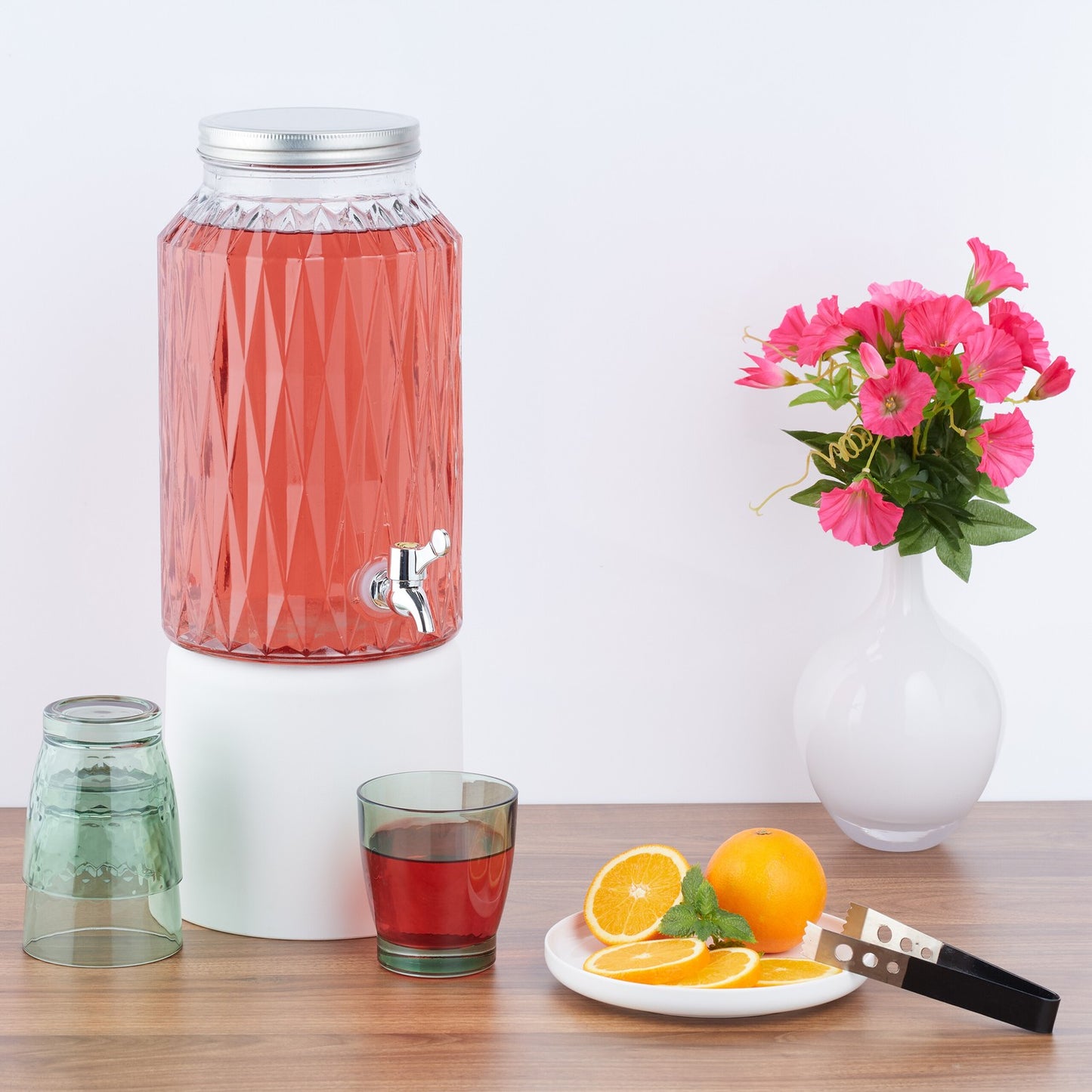 Drink dispenser 5 liters in a square pattern