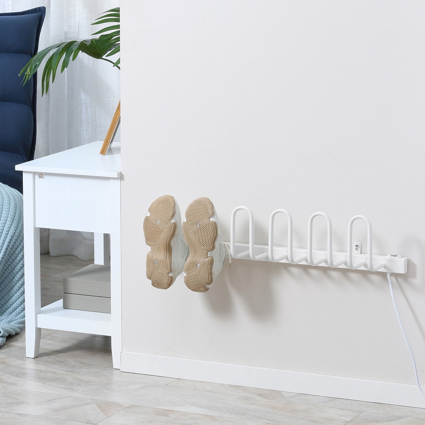 Electric shoe dryer, 60W, heats 3 pairs, wall mountable