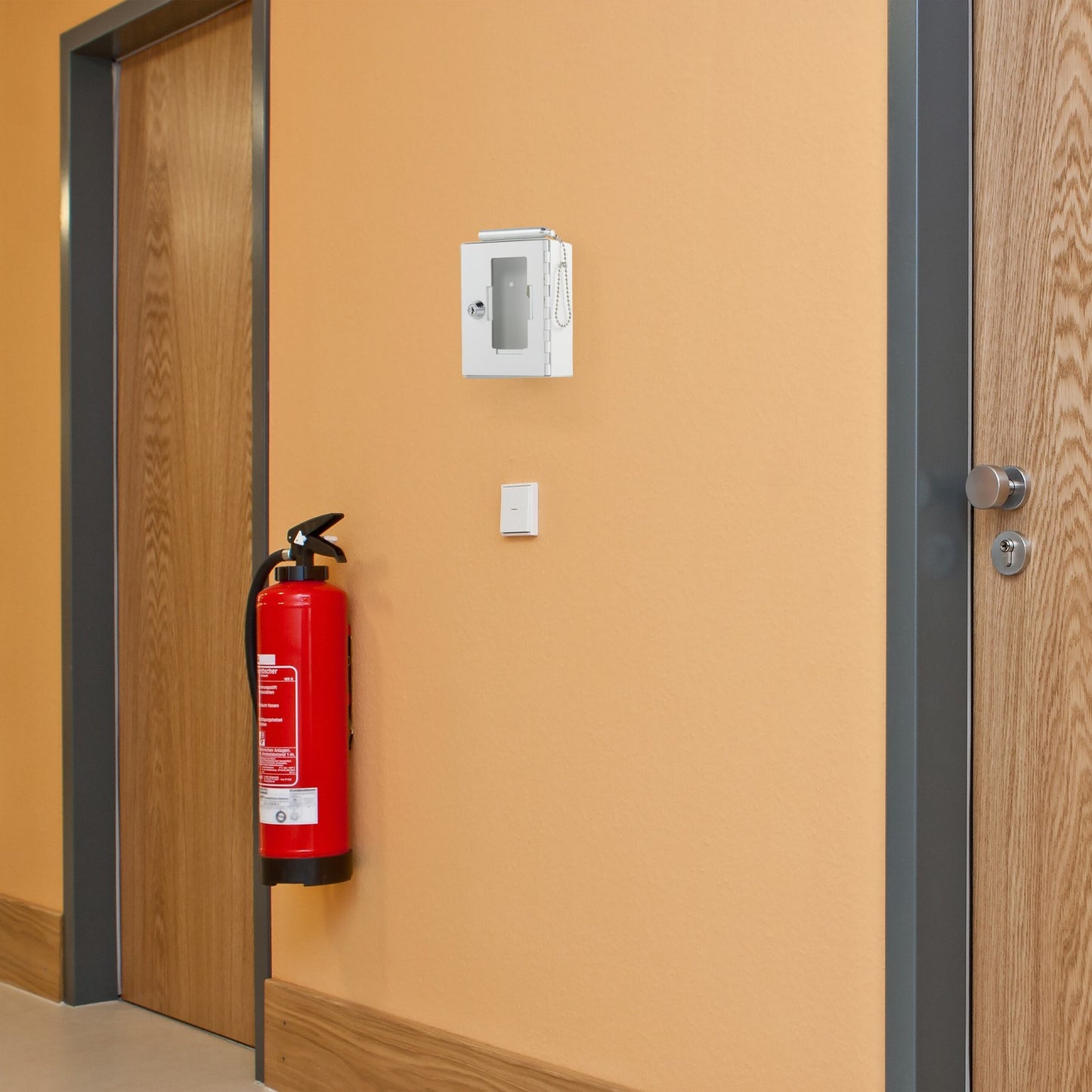 Emergency Key Box with Hammer – White, Wall-Mounted