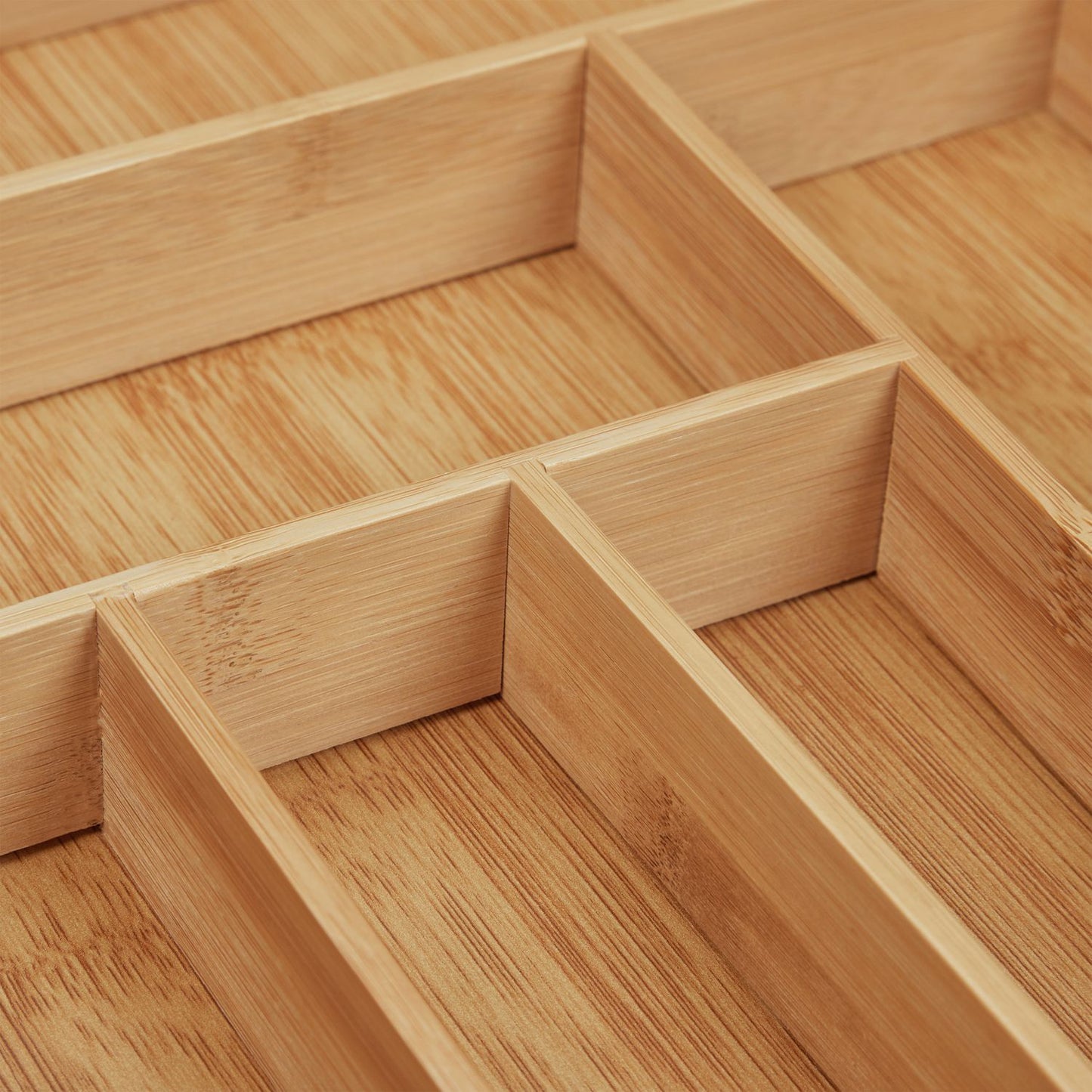 Extendable bamboo cutlery tray