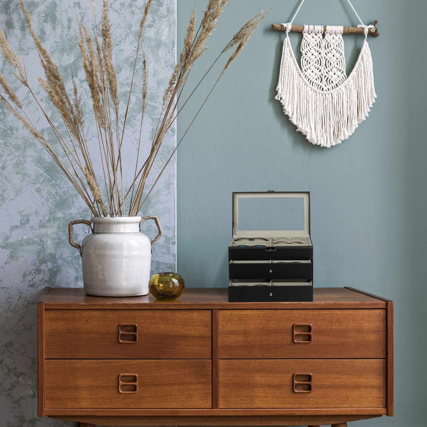 Eyeglass storage for 18 pairs