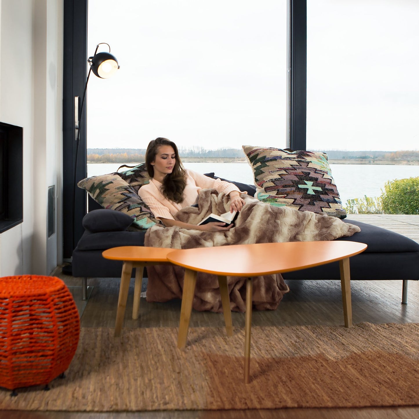 Faux fur blanket in brown