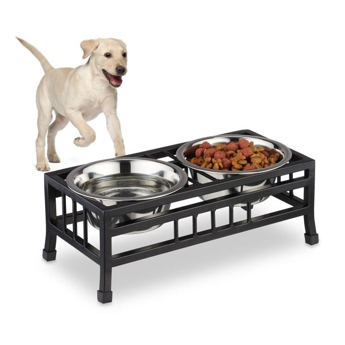 Feeding station for dogs