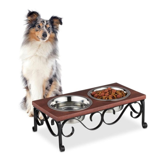 Feeding station for dogs