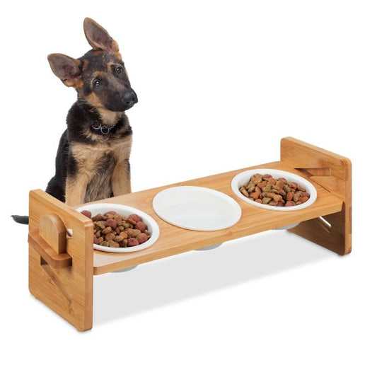 Feeding station for dogs adjustable in height