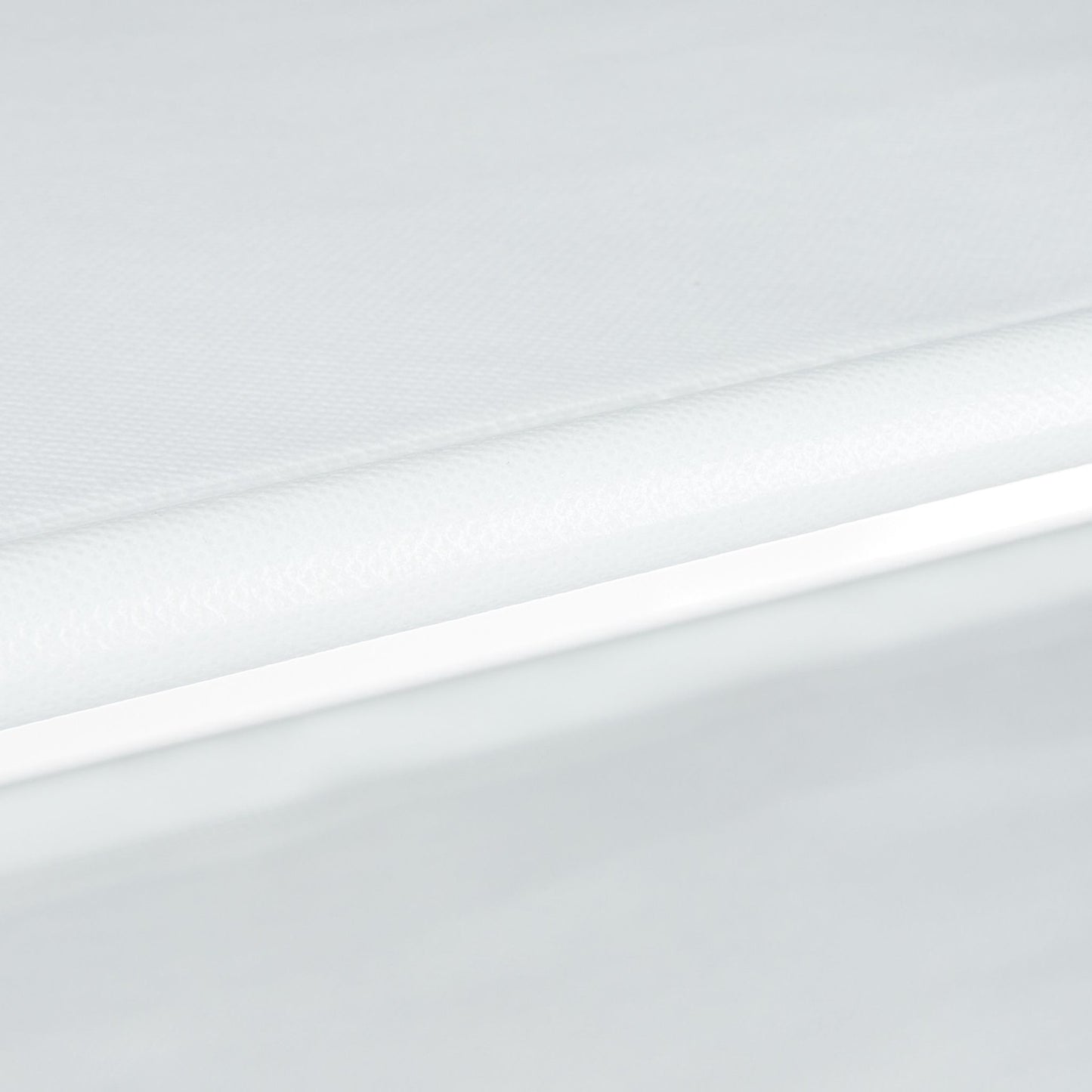 Feeding station for dogs can be raised and lowered