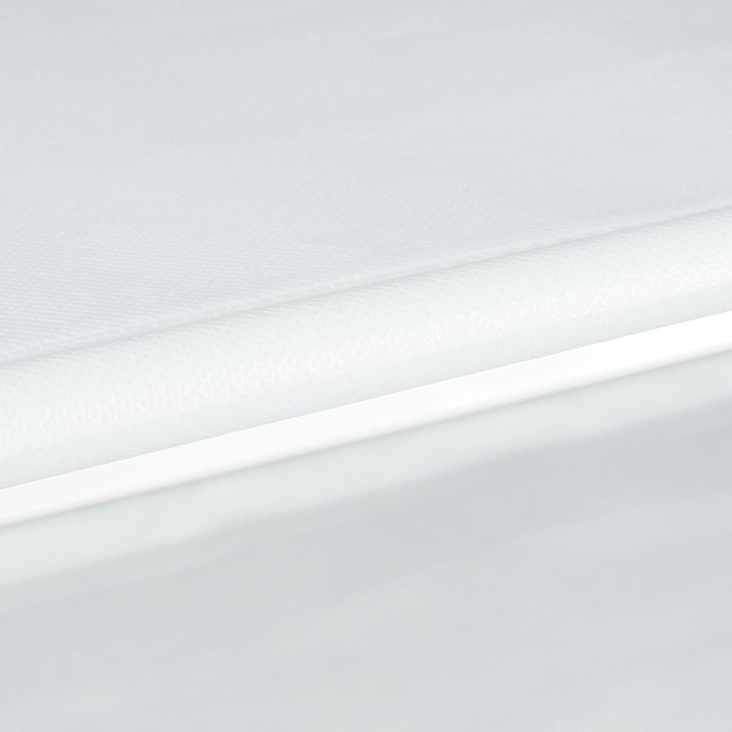 Feeding station for dogs can be raised and lowered