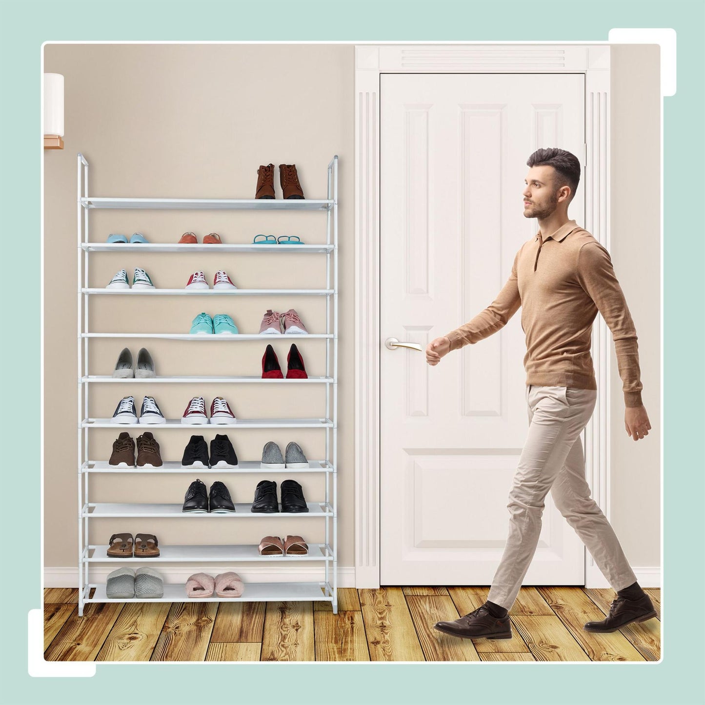 Feeding station for dogs can be raised and lowered