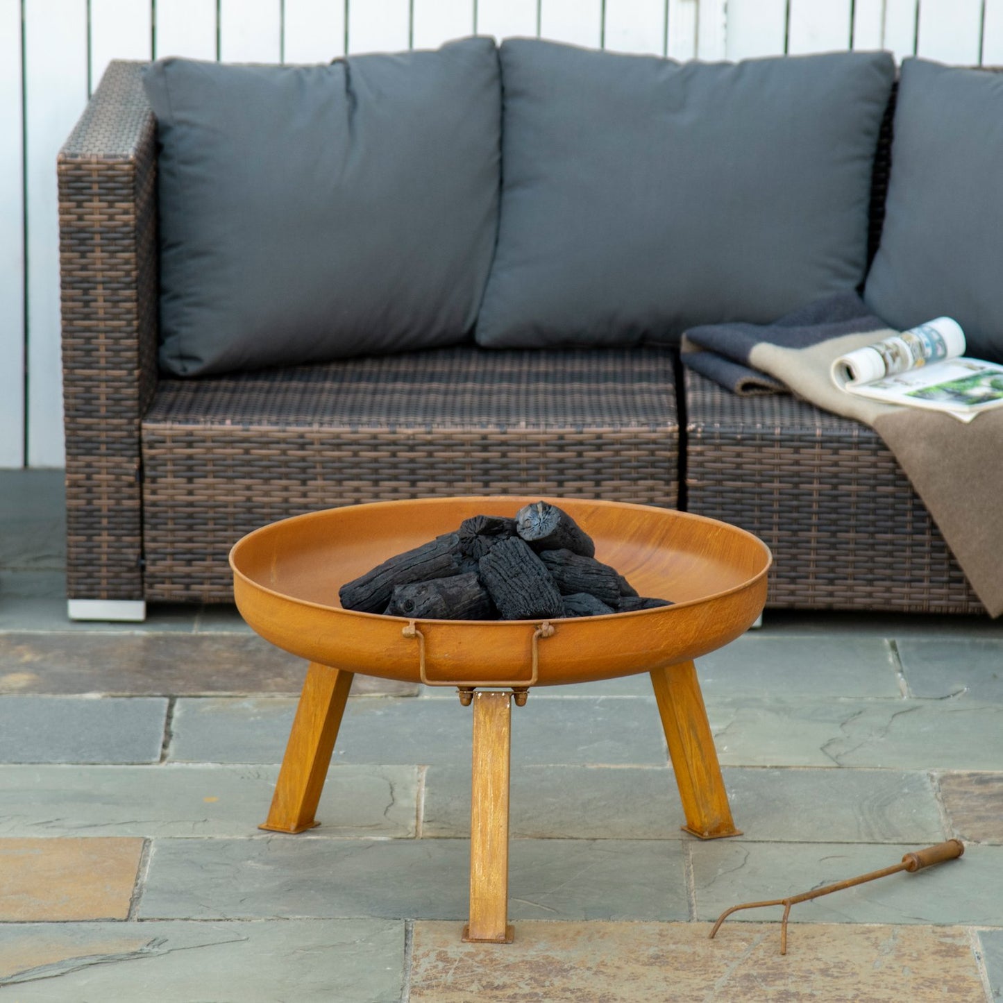 Iron Garden Fire Bowl - Rust finish, 71x60x36cm, including poker