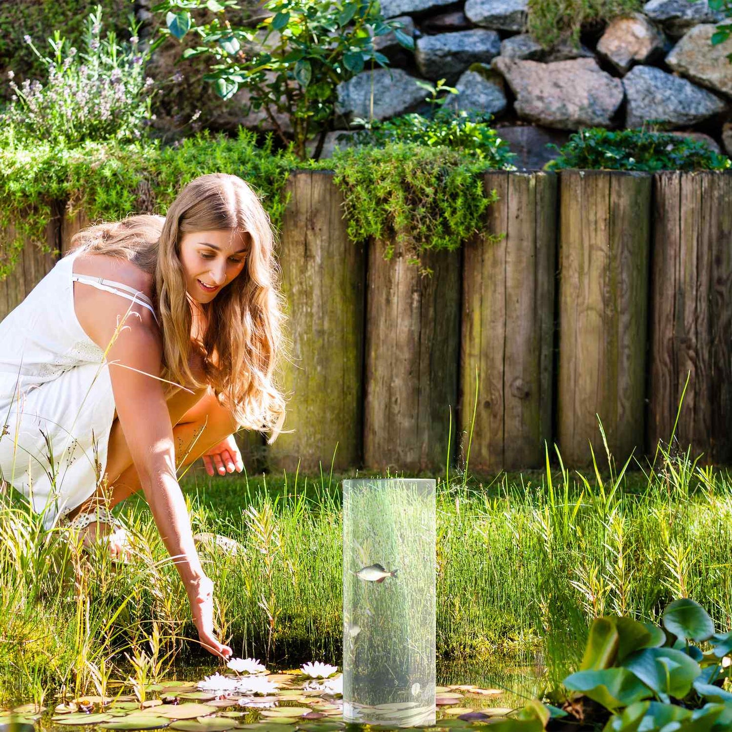 Fish pillar for pond garden