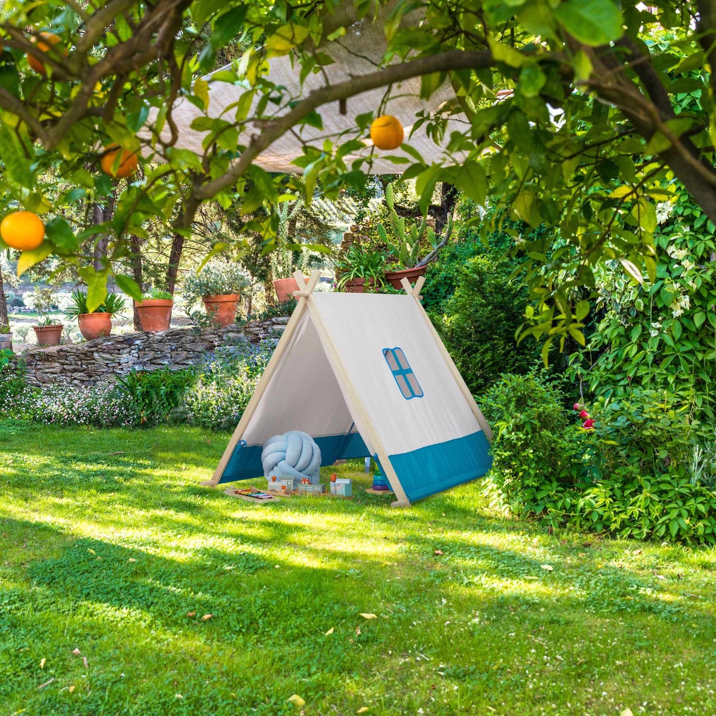 Flat play tent for children