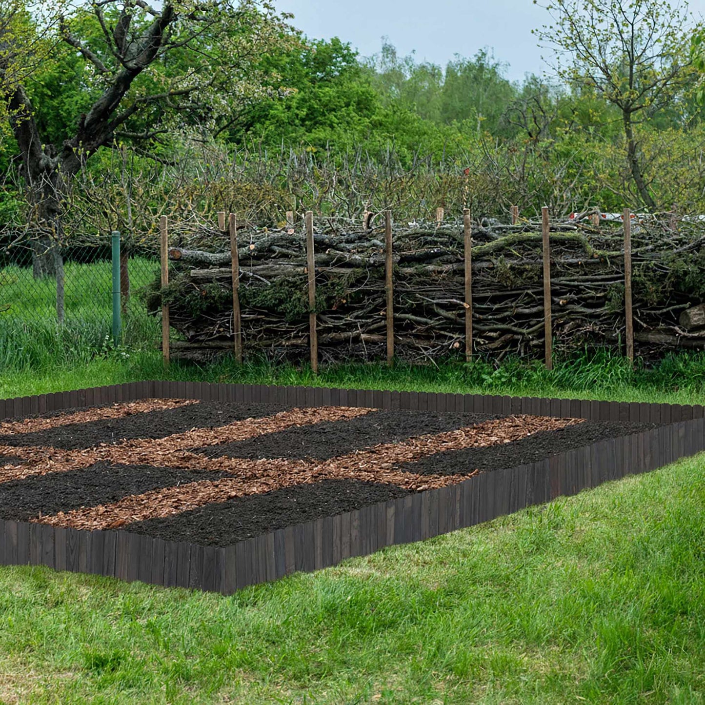 Flexible Wooden Garden Bed Edging – Spruce Finish