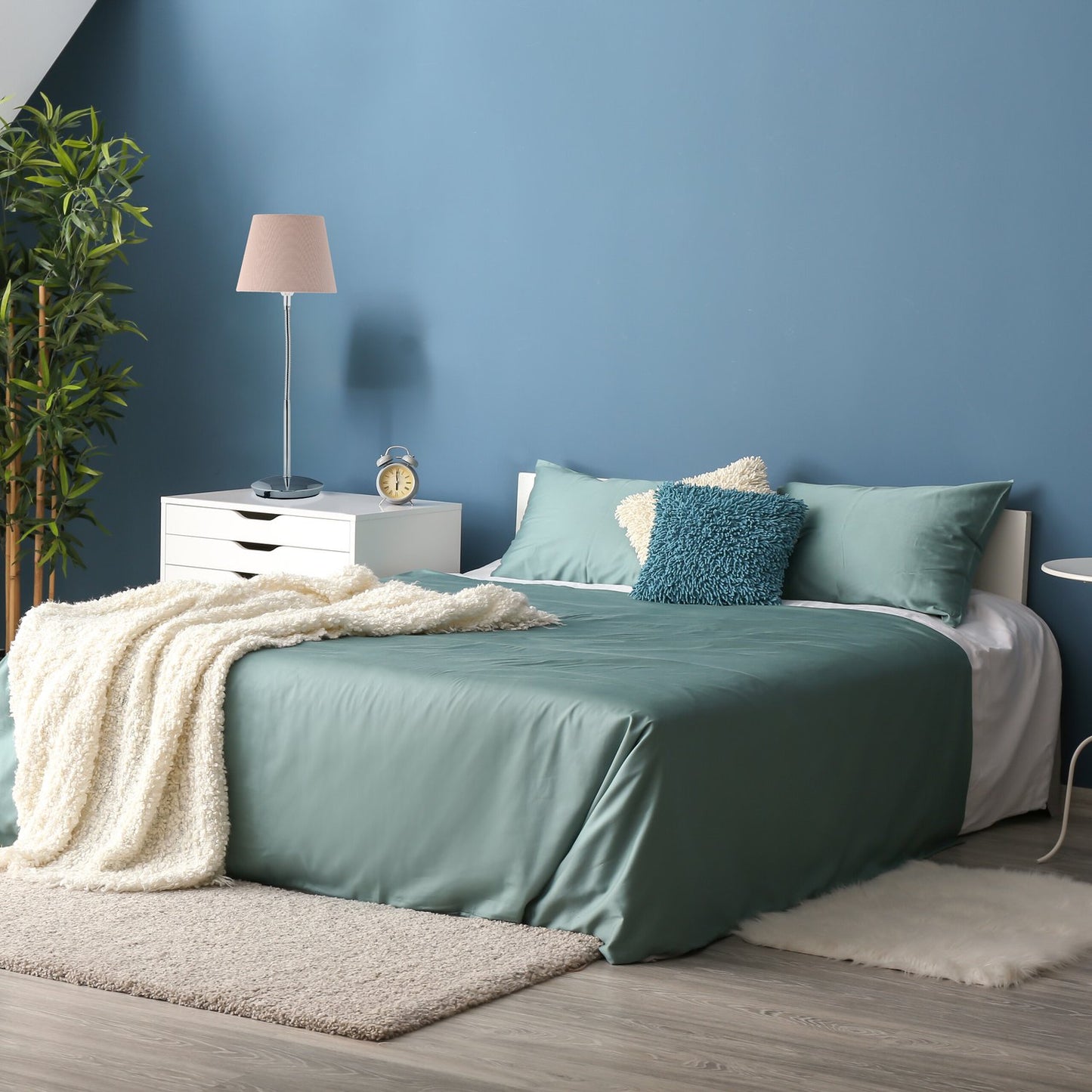 Flexible table lamp with fabric shade