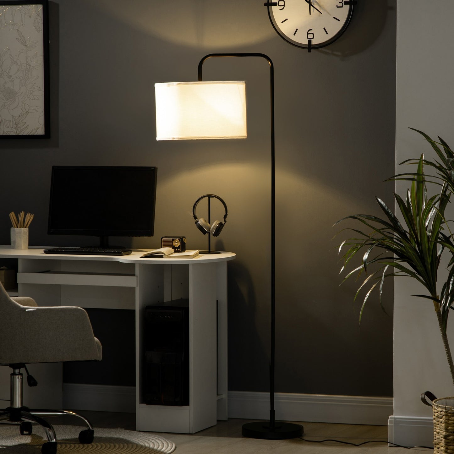 Modern black metal floor lamp with lampshade, 180 cm cord