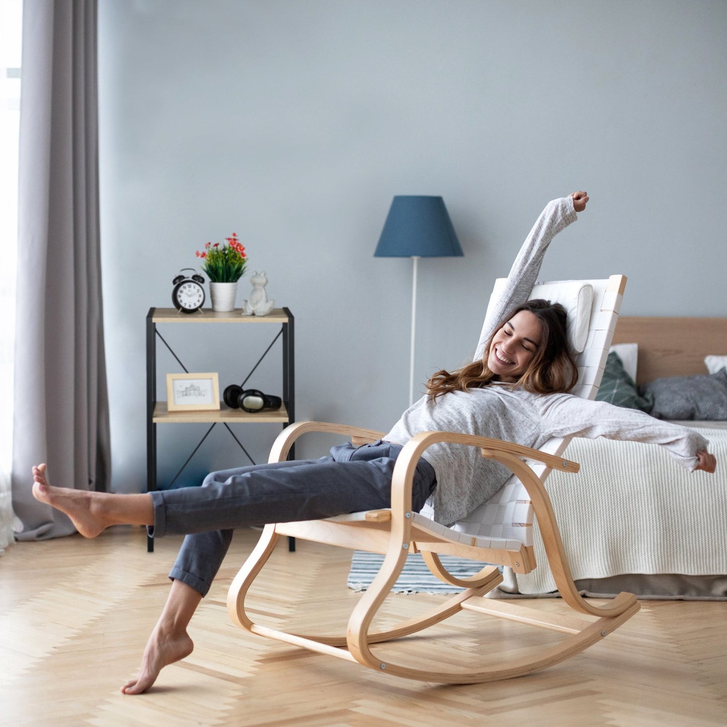 Floor shelf with 3 levels
