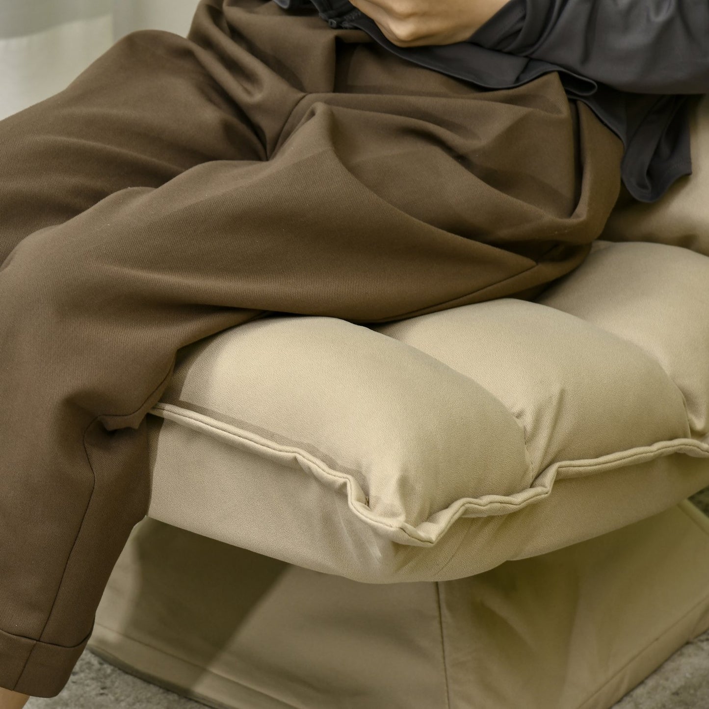 Adjustable floor chair, 360° rotatable, beige, 62x70x95 cm