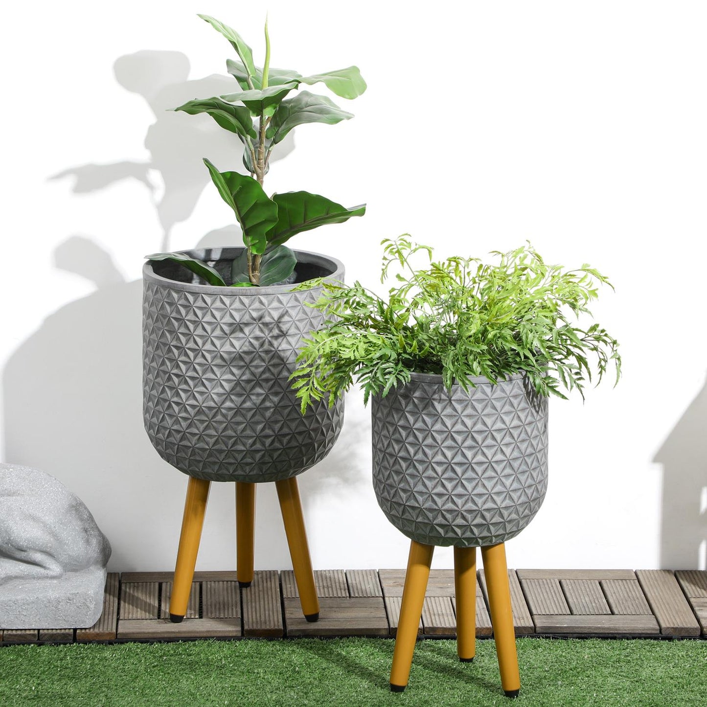 Set of 2 gray pots with feet and drainage holes
