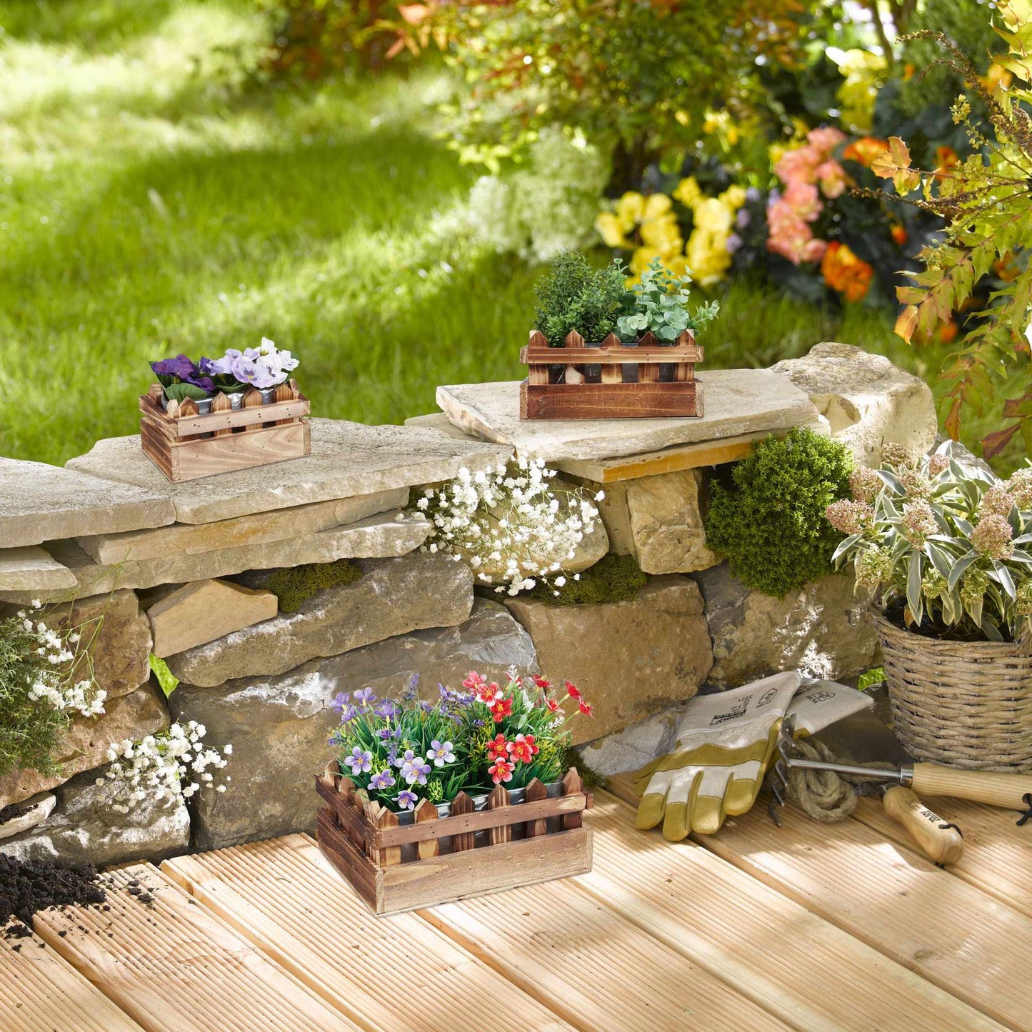 Flowerpots with Decorative Fence