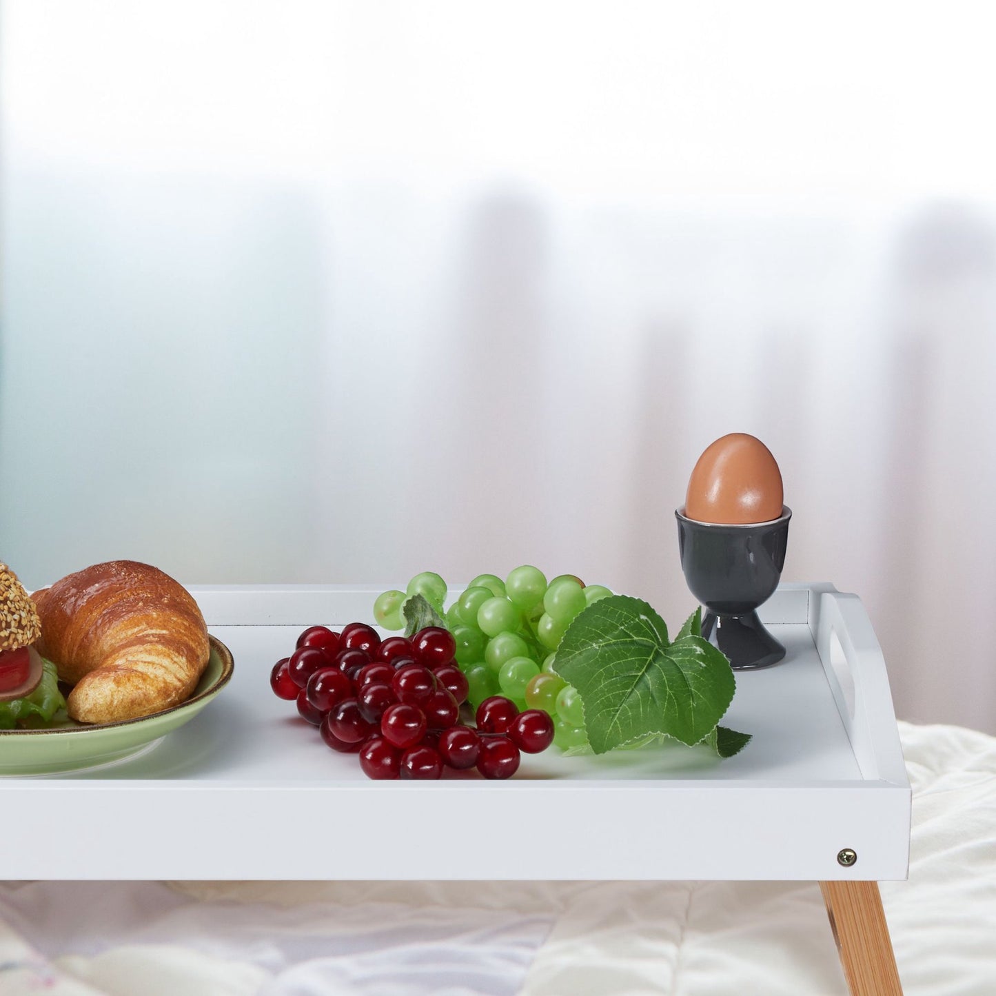 Foldable bed tray