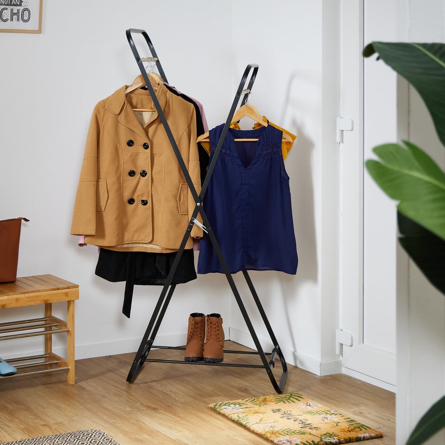 Foldable metal clothes rack