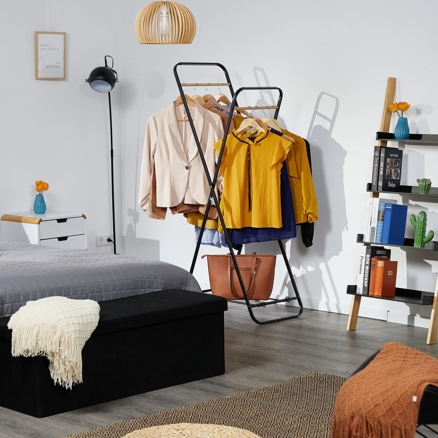 Foldable metal clothes rack