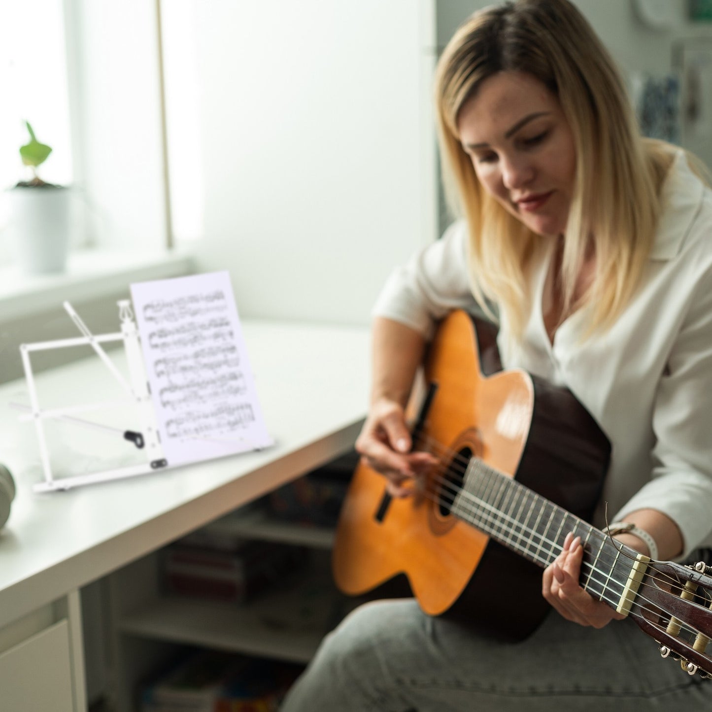 Foldable music stand