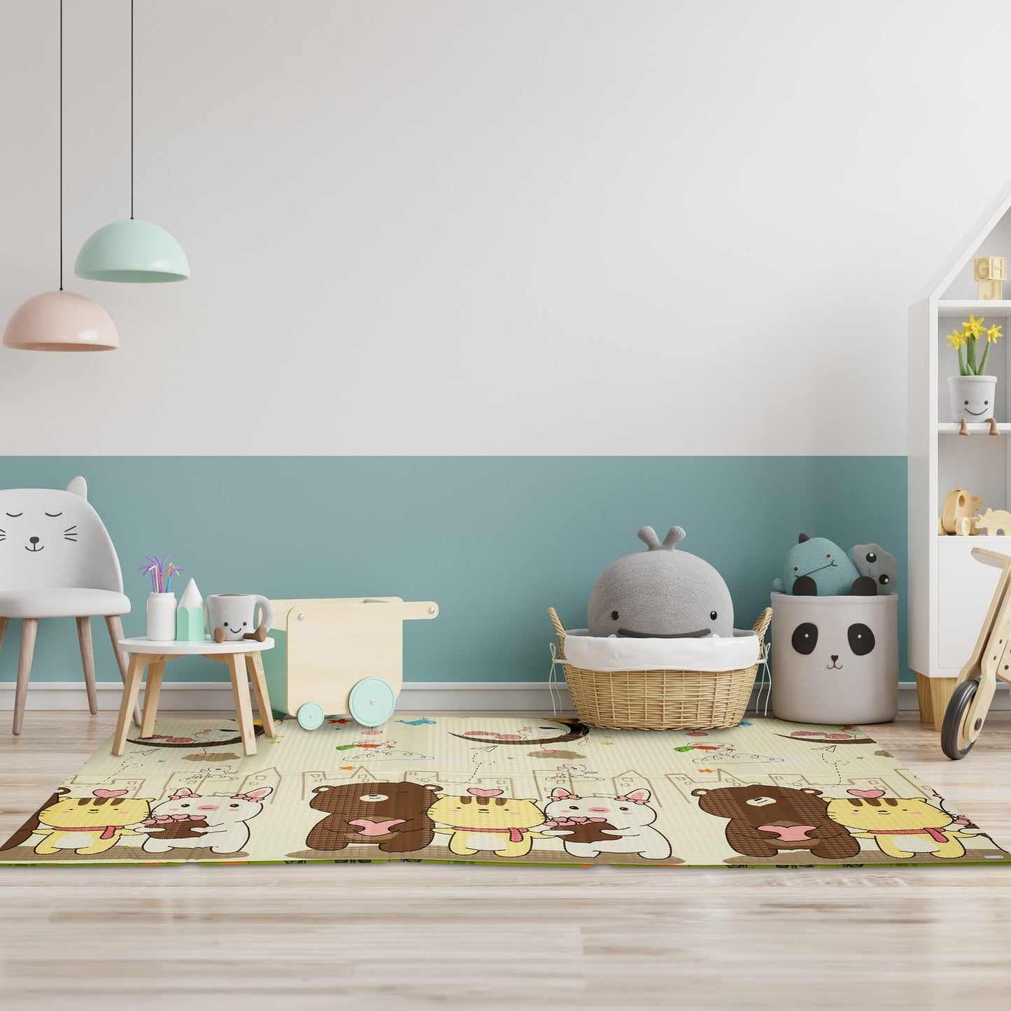 Foldable play mat with animal motifs
