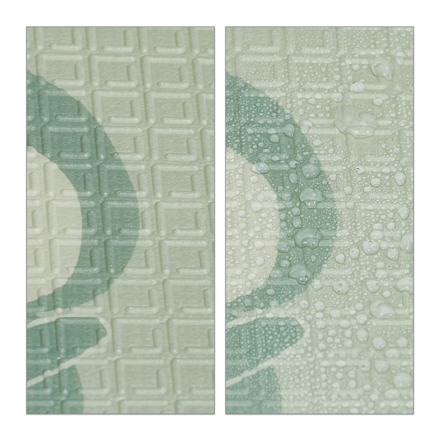 Foldable play mat with animal motifs