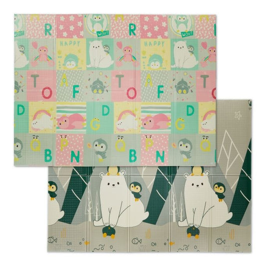 Foldable play mat with animal motifs