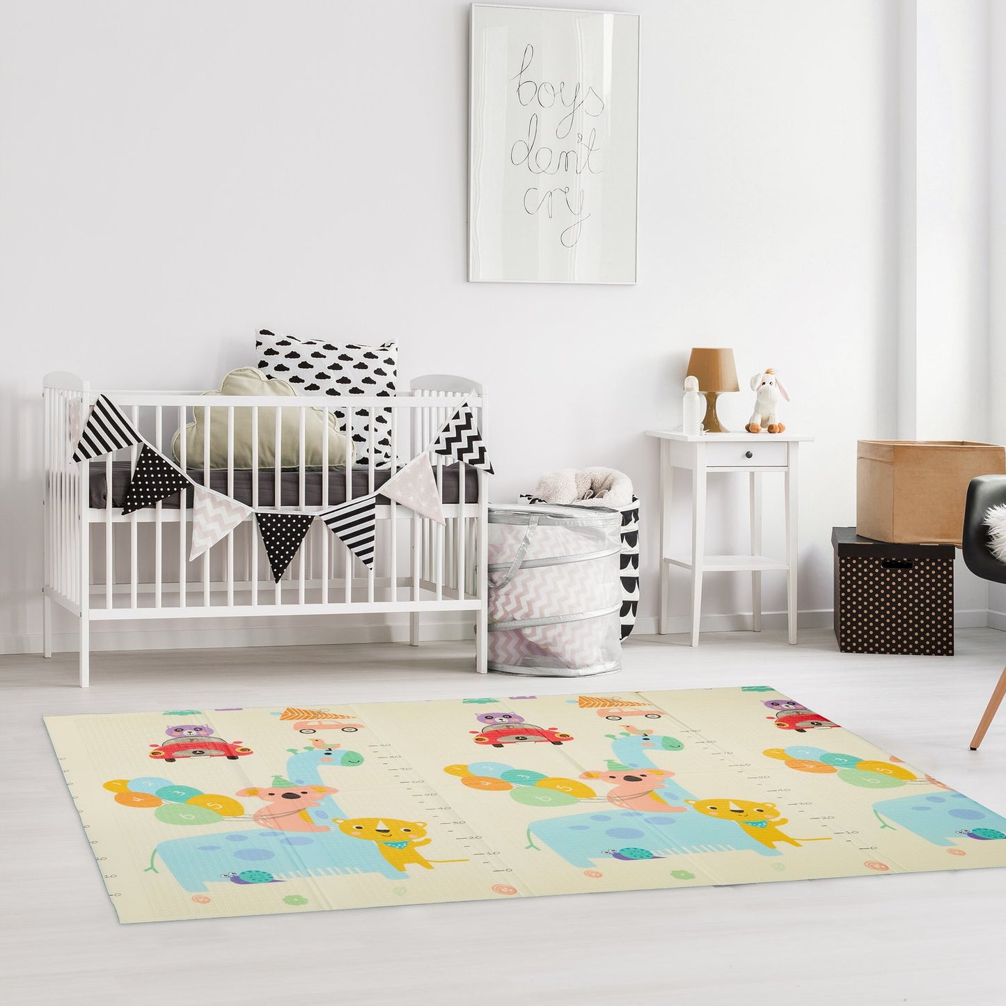 Foldable play mat with cute animal motifs