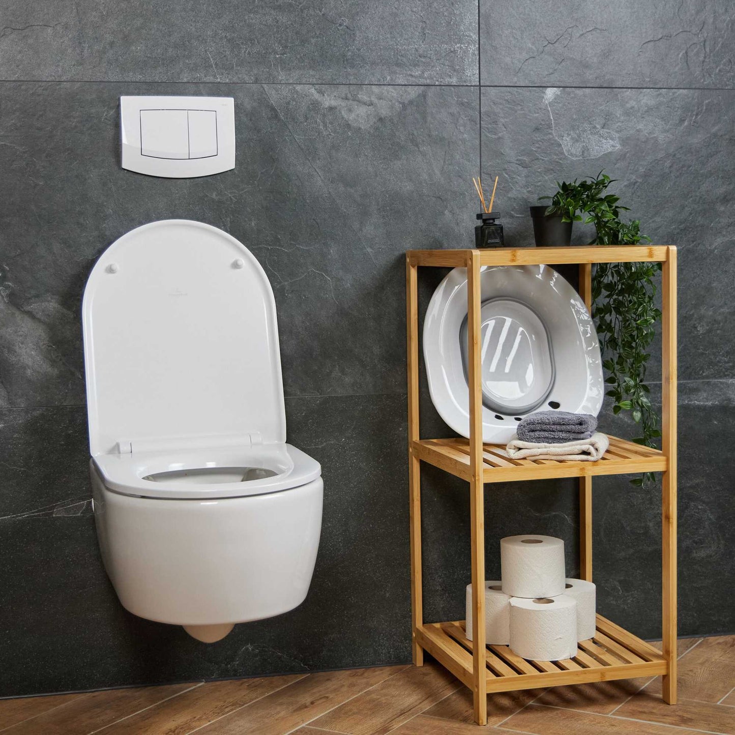 Foldable sitz bath for the toilet
