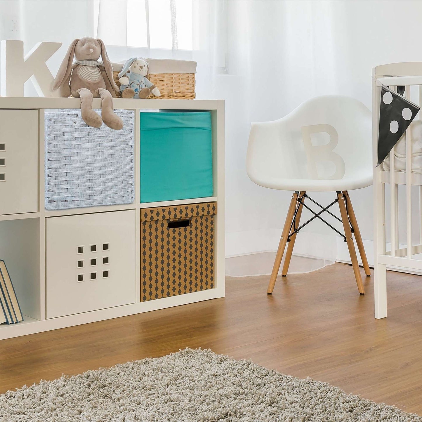 Foldable storage basket