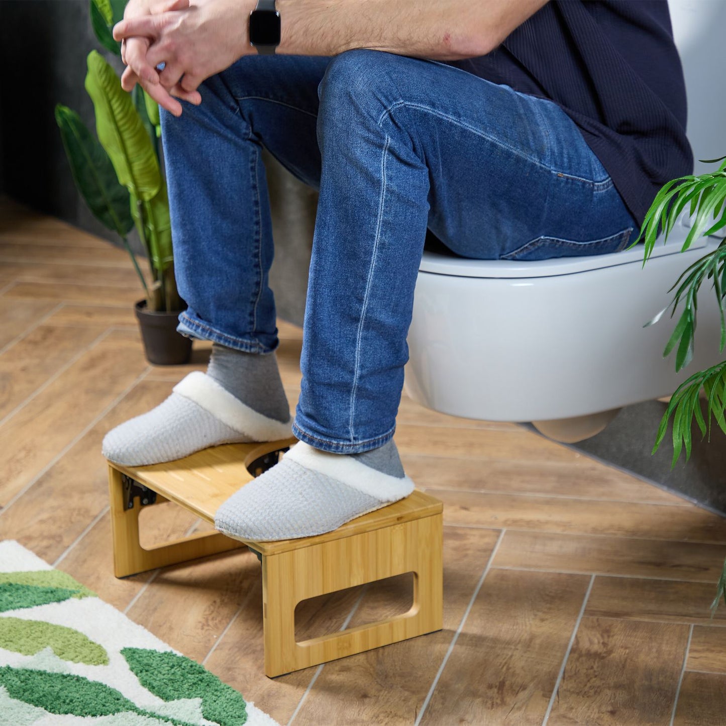Foldable toilet stool made of bamboo