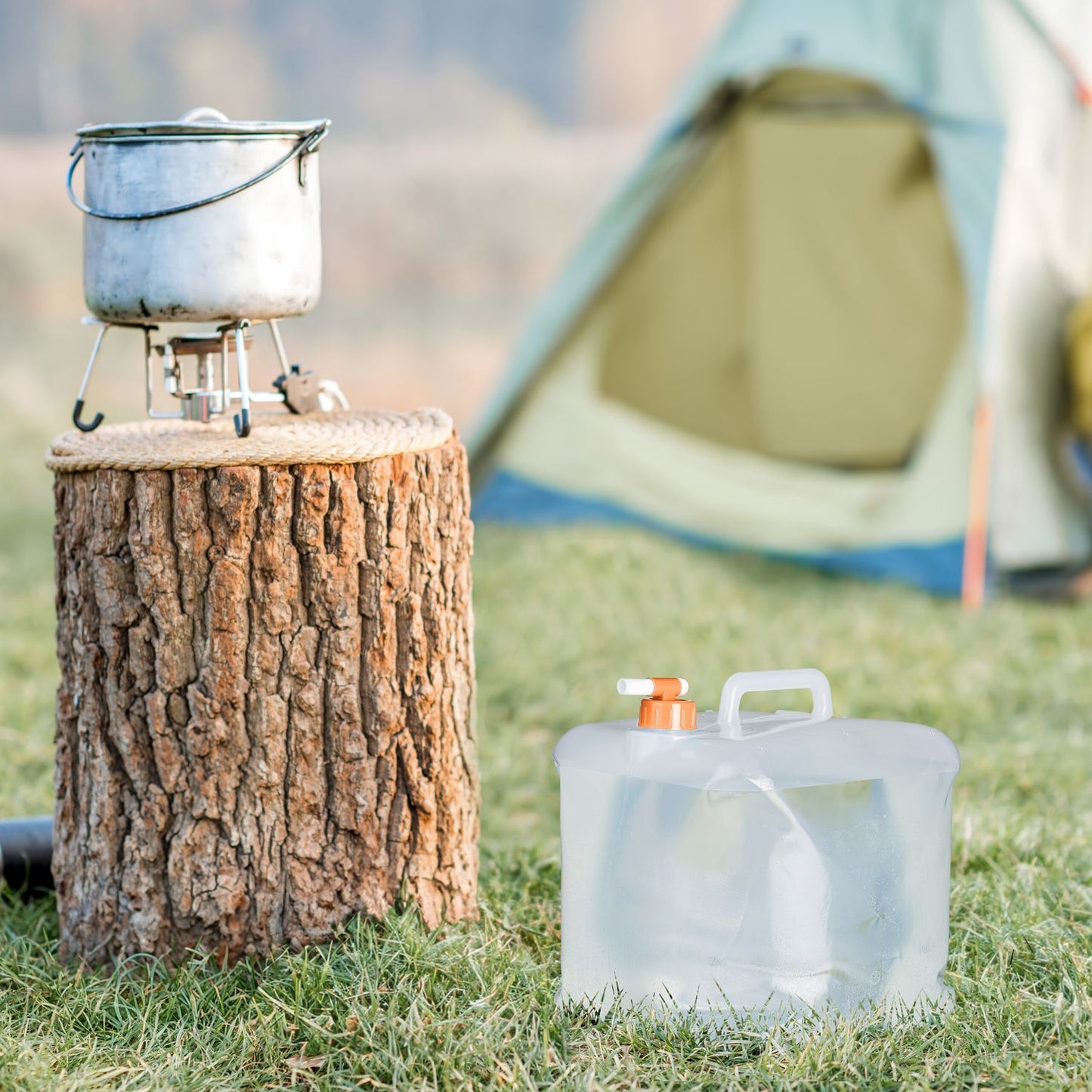 Foldable water container with 4 containers