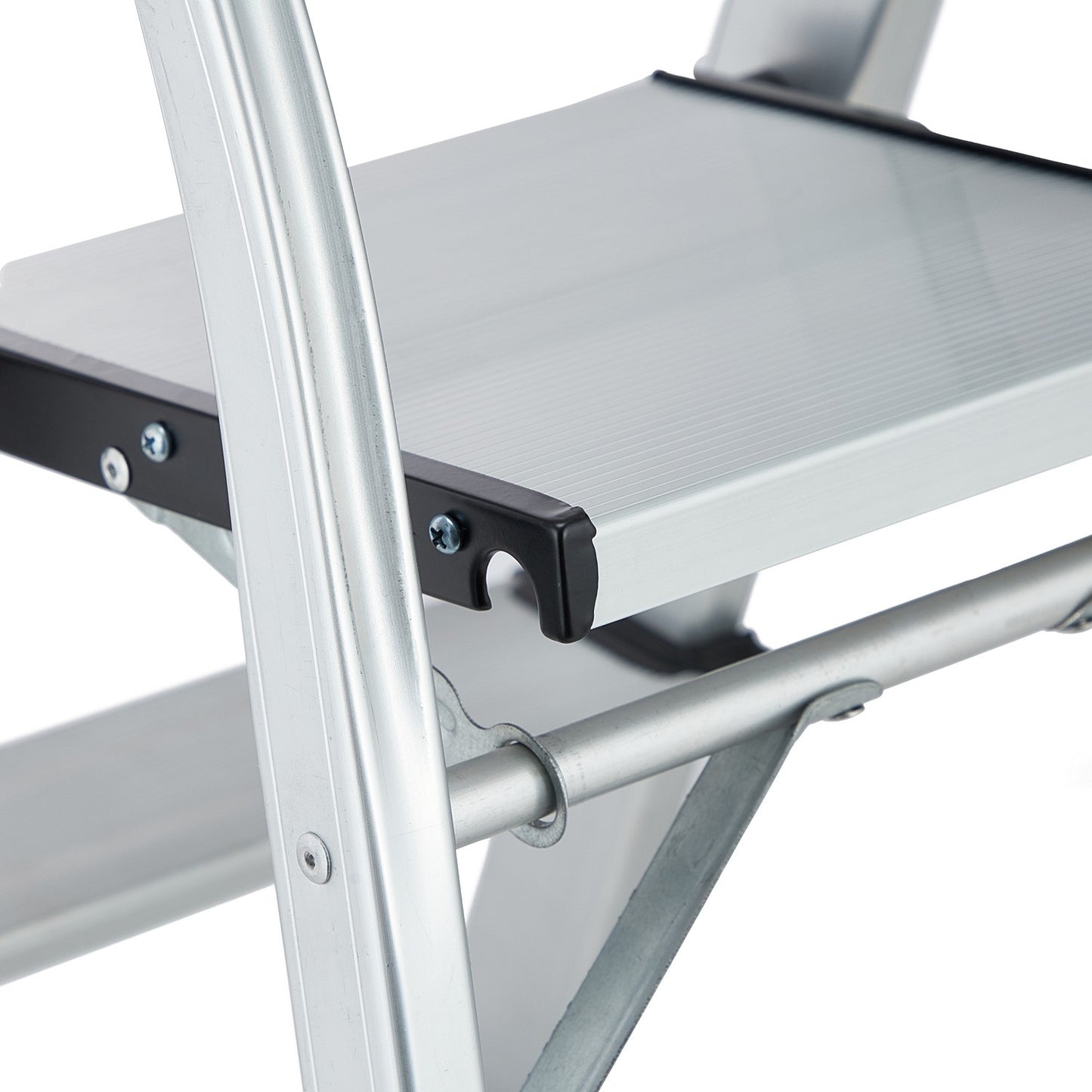 Folding aluminum stepladder