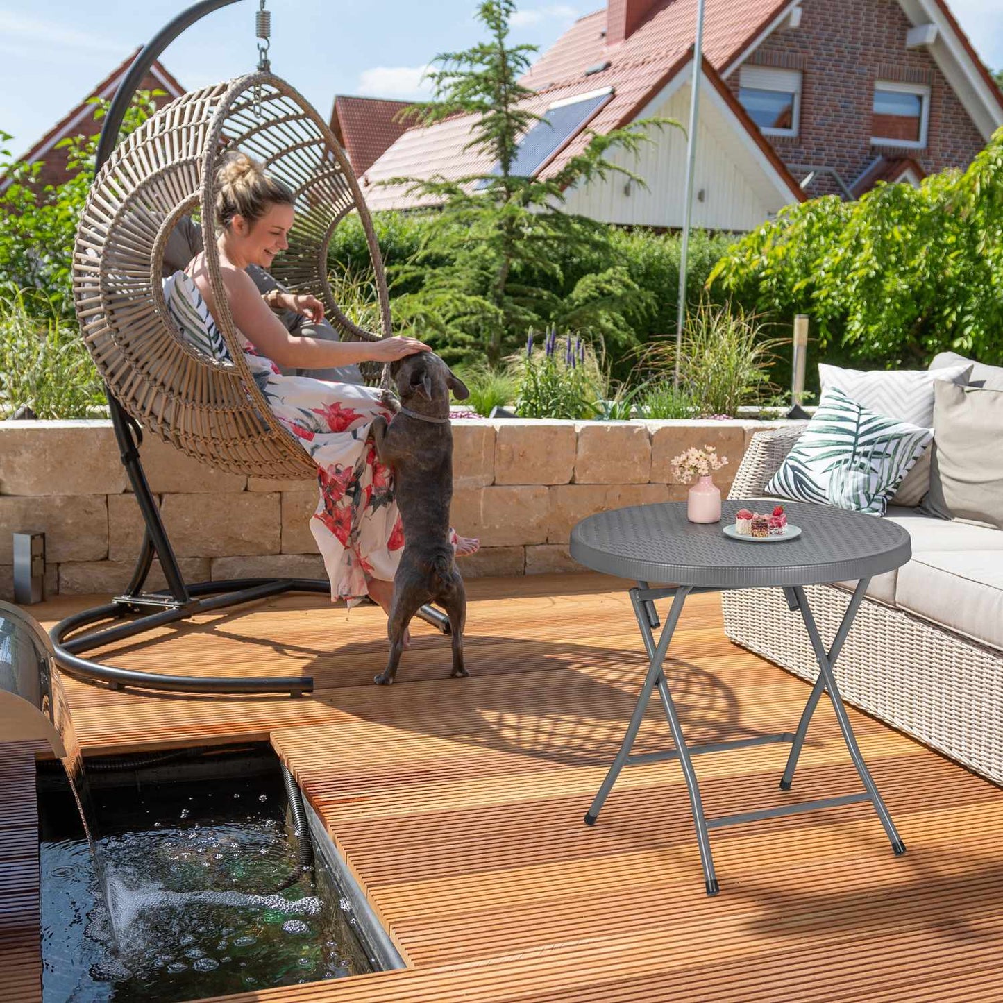Folding garden table in rattan look