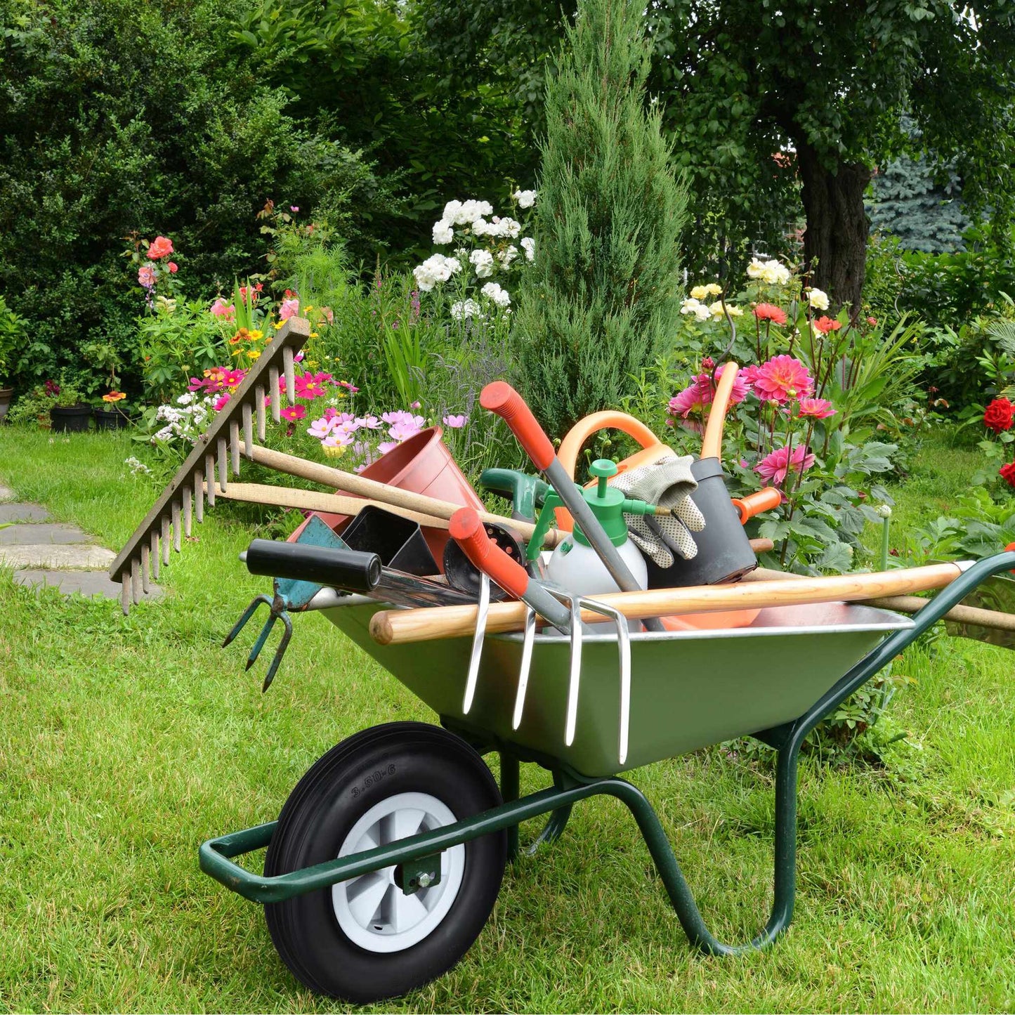 Folding stepladder with support handle