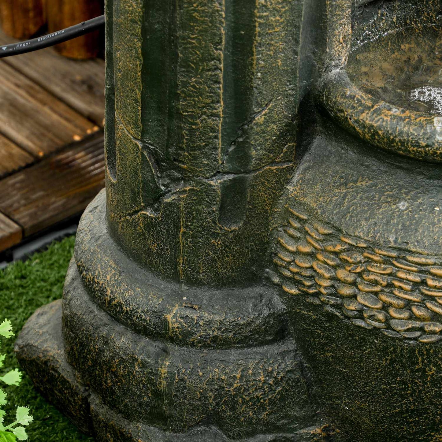 Garden fountain with adjustable flow and 3-tier jugs