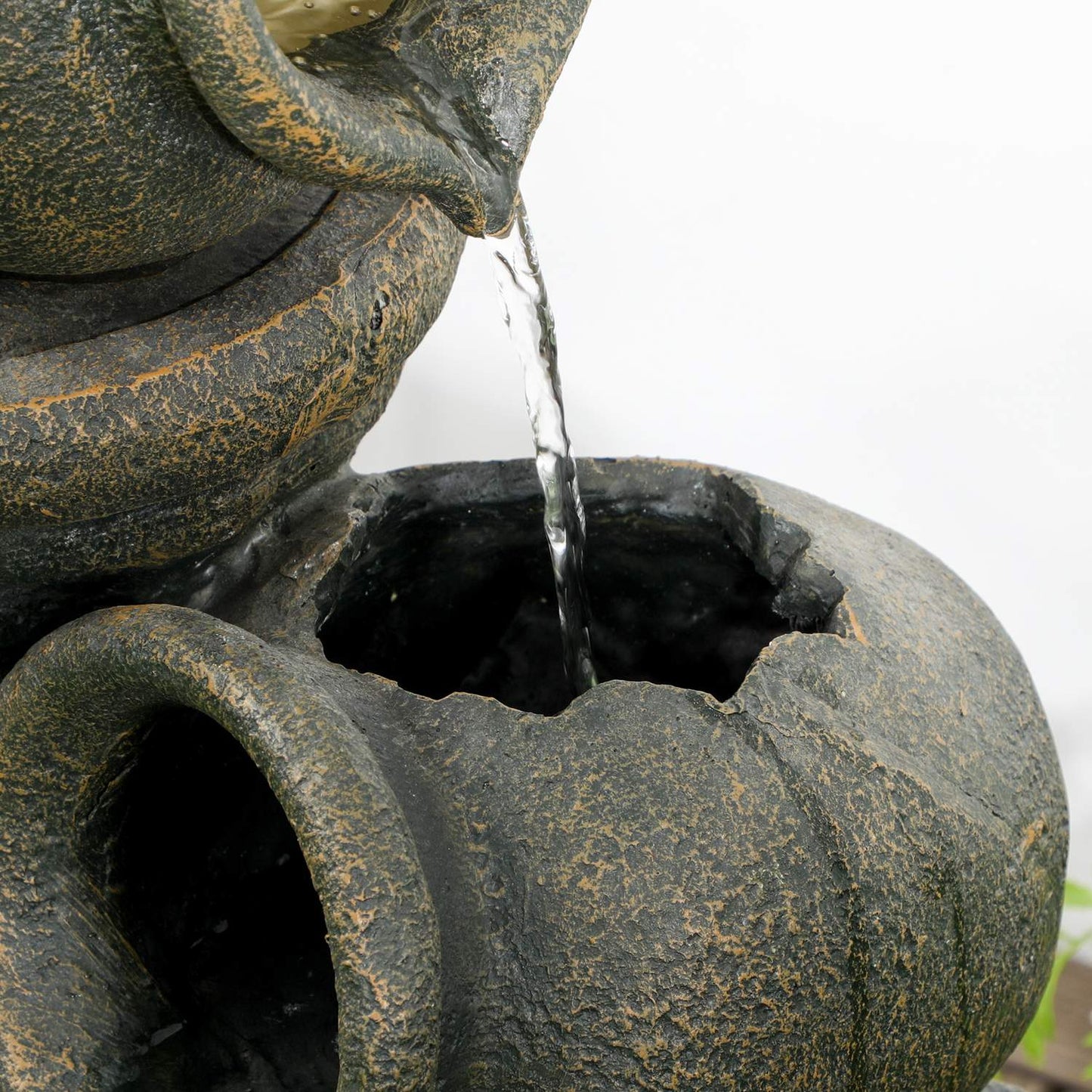 Garden fountain with adjustable flow and 3-tier jugs