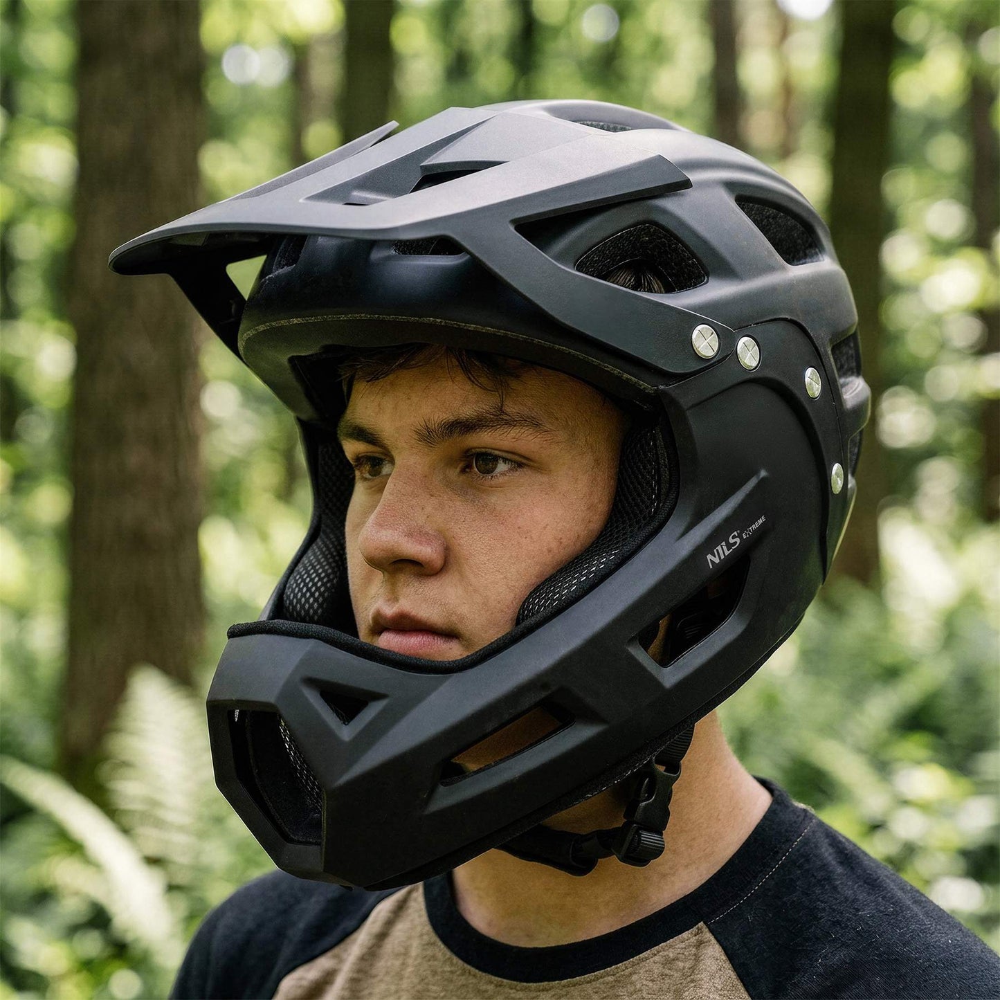 Full-Face Helmet, Size M 56–58 cm, Detachable Chin Guard