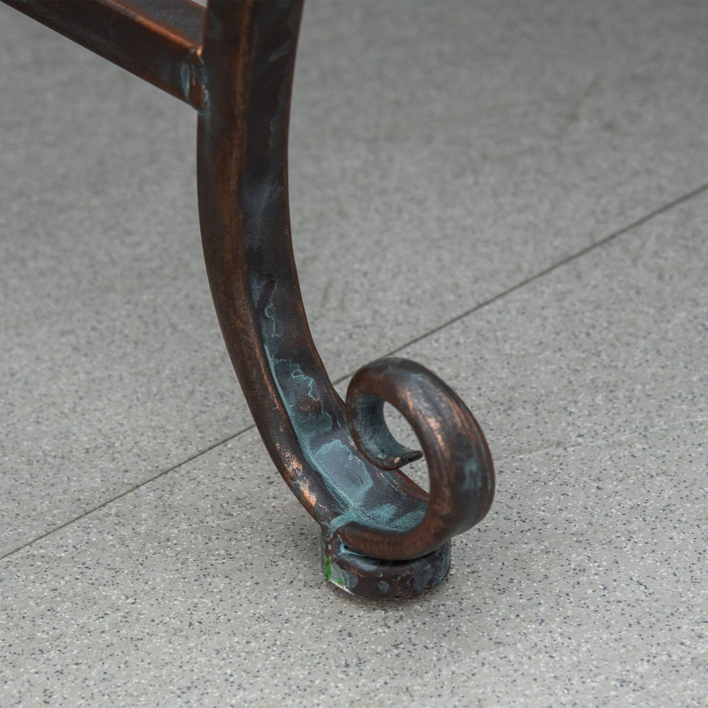Garden bench in metal 2-seater with back and armrests