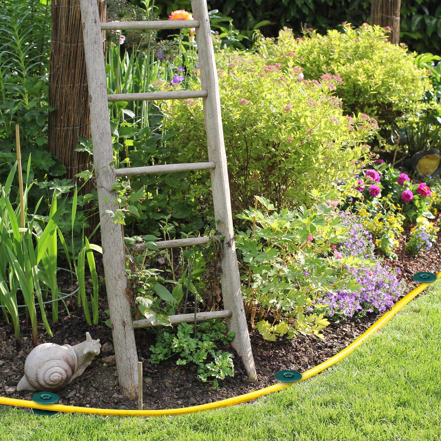 Garden Hose Guides with Metal Ground Spikes, 6-Pack