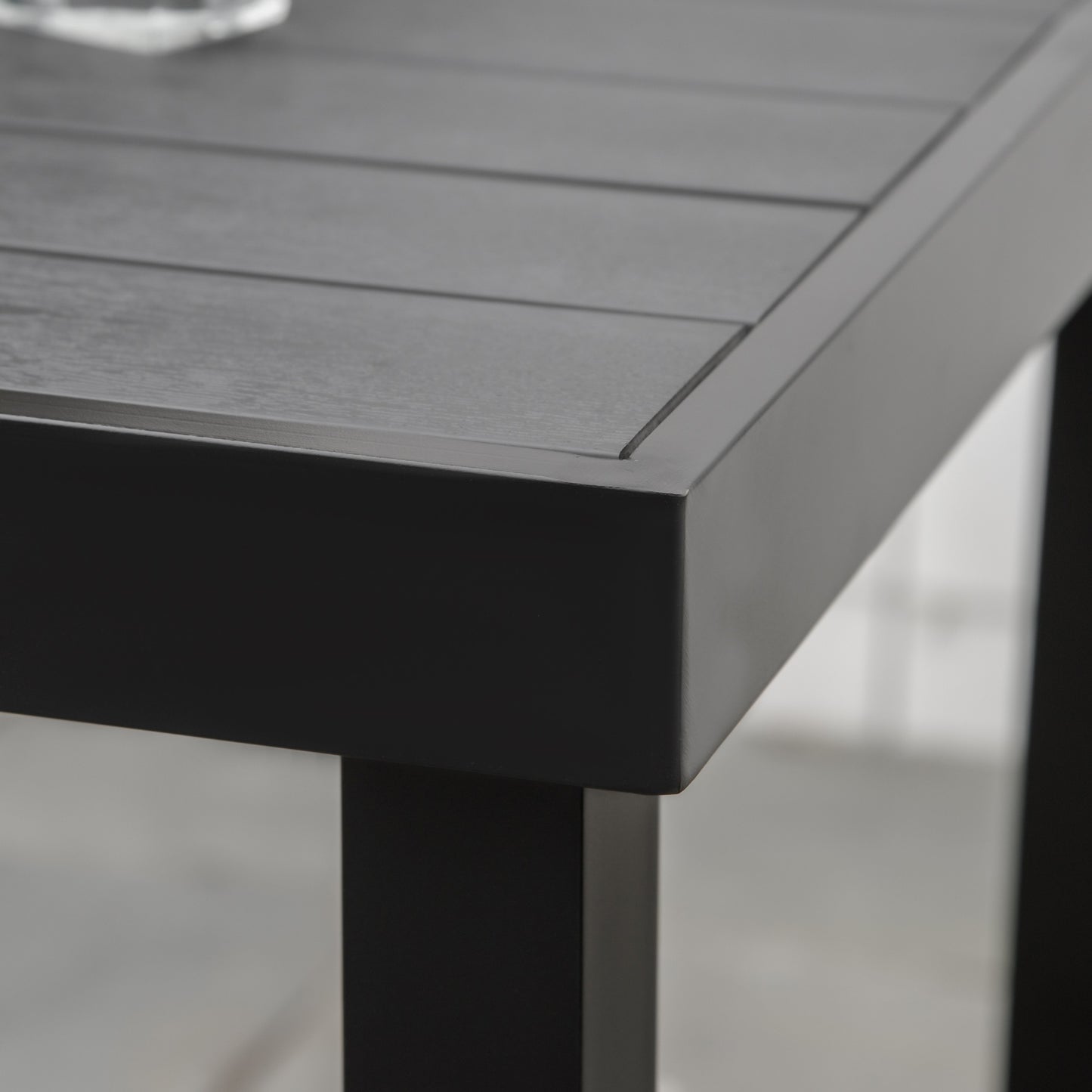 Compact outdoor dining table for 4 - Black aluminum 80x80x74 cm