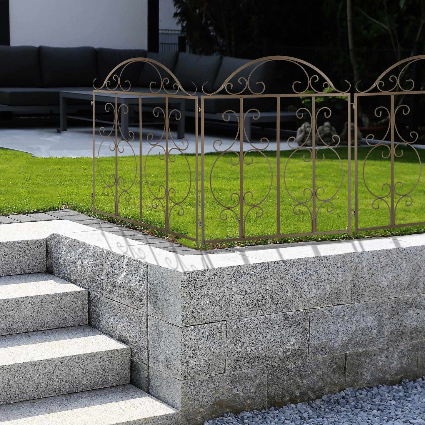 Garden fence with 3 panels